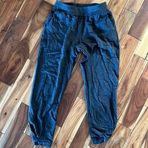 Lululemon charcoal gray twisted & tucked jogger